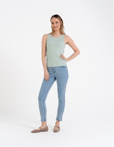 Koszulki i T-shirty - Damska bluzka bez rękawów bawełniana z ażurowym wykończeniem ZIELONY - produkt 5