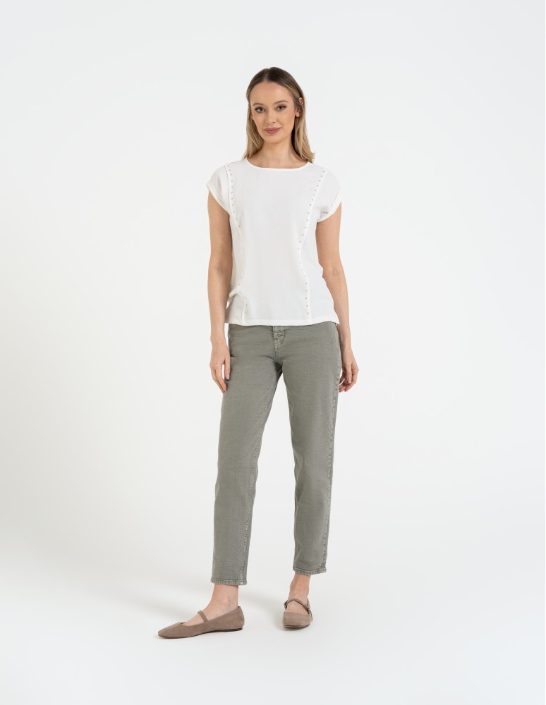 Bluzki i koszule - Elegancka bluzka damska z dekoracyjnymi dżetami BIAŁY  - produkt moraj.pl 3