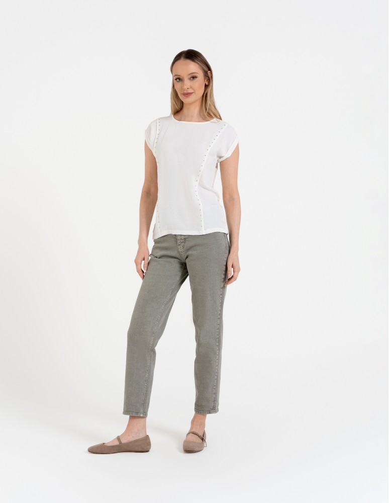 Bluzki i koszule - Elegancka bluzka damska z dekoracyjnymi dżetami BIAŁY  - produkt moraj.pl 5