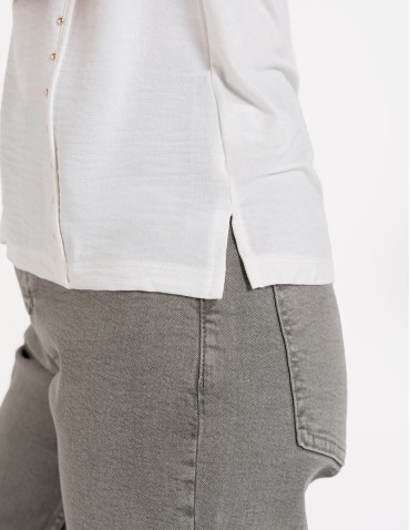 Bluzki i koszule - Elegancka bluzka damska z dekoracyjnymi dżetami BIAŁY - produkt 10