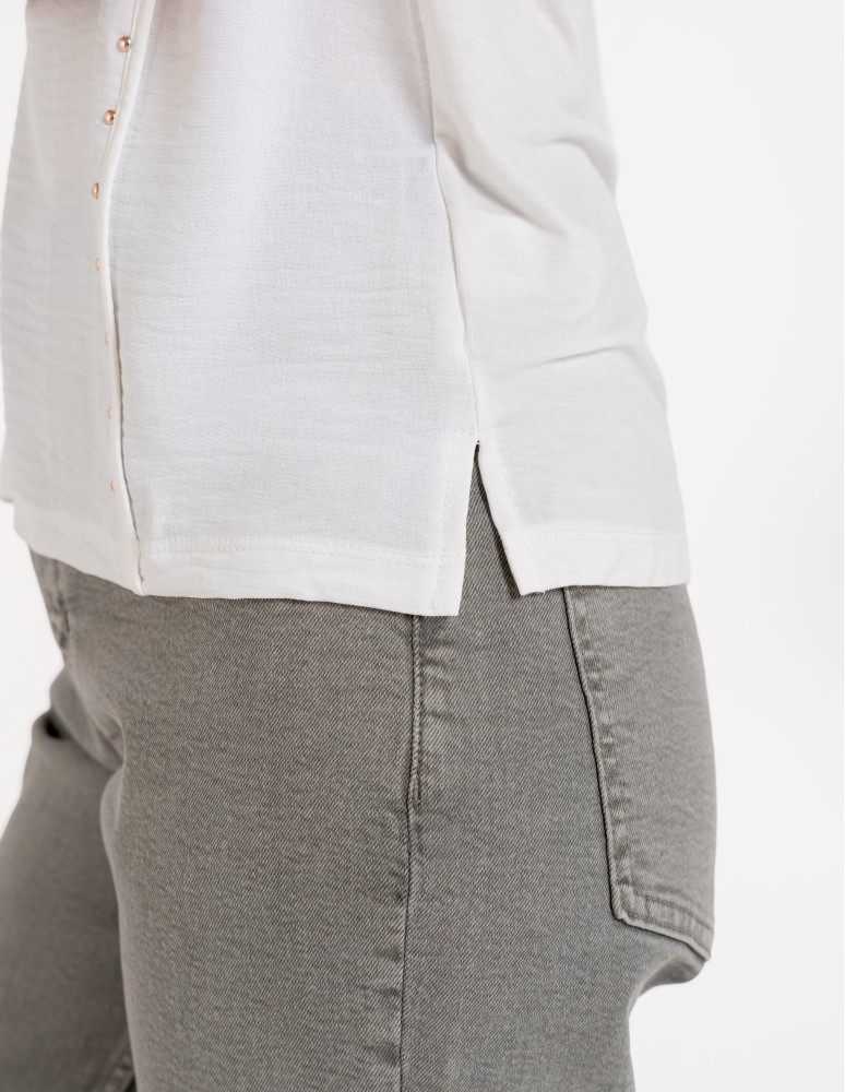 Bluzki i koszule - Elegancka bluzka damska z dekoracyjnymi dżetami BIAŁY  - produkt moraj.pl 10