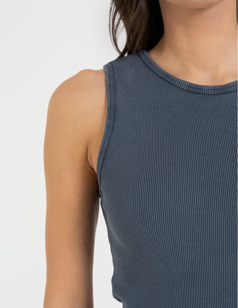 Sukienki midi - Sukienka damska midi prążkowana na szerokich ramiączkach GRANATOWY  - produkt moraj.pl 10