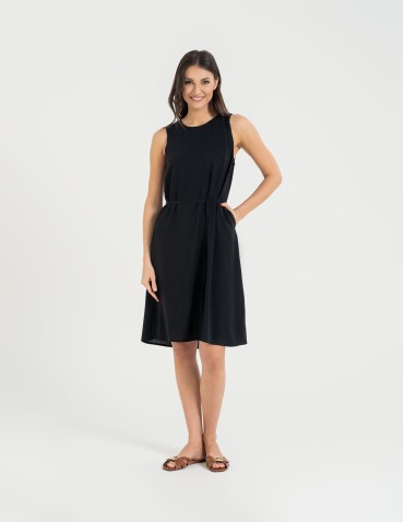 Sukienki i kombinezony - Sukienka damska wiskozowa z wiązaniem w talii i kieszeniami CZARNY - produkt 4