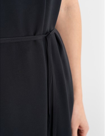 Sukienki i kombinezony - Sukienka damska wiskozowa z wiązaniem w talii i kieszeniami CZARNY - produkt 10