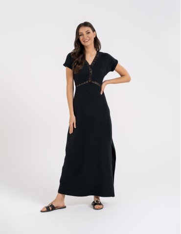 Sukienki maxi - Sukienka damska maxi z dekoltem w serek i rozcięciem CZARNY - produkt 10