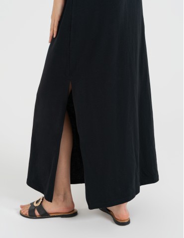 Sukienki maxi - Sukienka damska maxi z dekoltem w serek i rozcięciem CZARNY - produkt 14