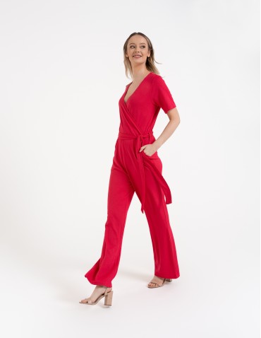 Kombinezony - Kombinezon damski z kopertowym dekoltem i paskiem FUKSJA - produkt 8