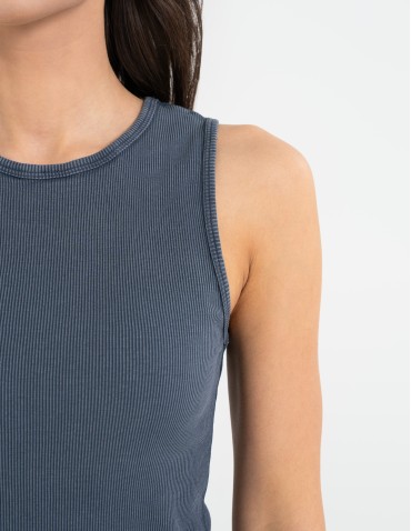 Sukienki midi - Sukienka damska midi prążkowana na szerokich ramiączkach GRANATOWY - produkt 19