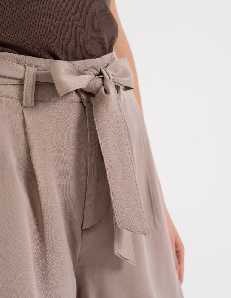 Szorty materiałowe - Spodenki damskie krótkie wiskozowe z wysokim stanem BEŻOWY - produkt moraj.pl 5