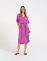 Sukienka damska midi wiskozowa z kopertowym dekoltem i rozcięciem RÓŻOWY