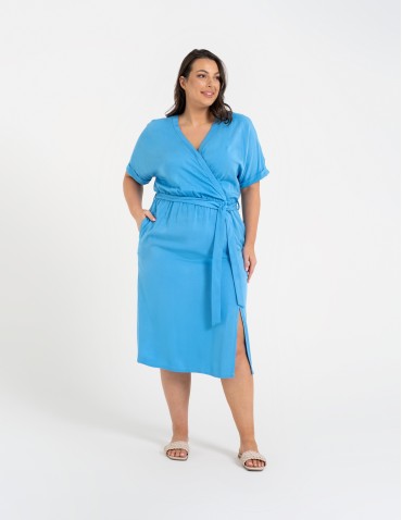 Sukienki midi - Sukienka damska midi wiskozowa z kopertowym dekoltem i rozcięciem NIEBIESKI - produkt 1