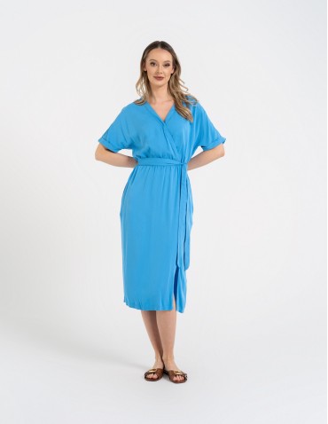 Sukienka damska midi wiskozowa z kopertowym dekoltem i rozcięciem - NIEBIESKI