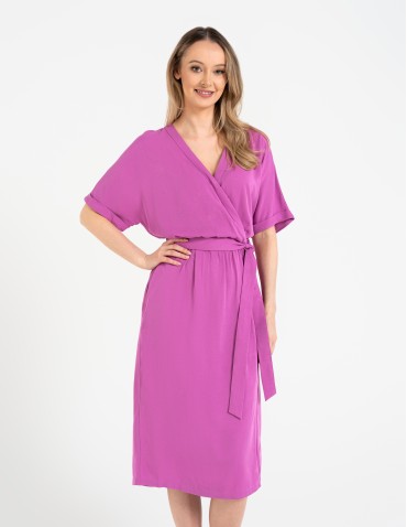 Sukienki midi - Sukienka damska midi wiskozowa z kopertowym dekoltem i rozcięciem RÓŻOWY - produkt 5