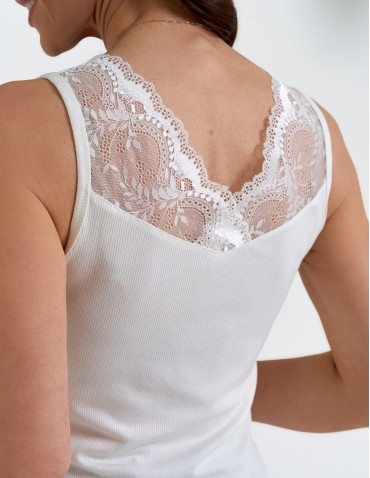 Bluzki bez rękawów - Bluzka damska prążkowana na szerokich koronkowych ramiączkach z wiskozy BIAŁY - produkt 4