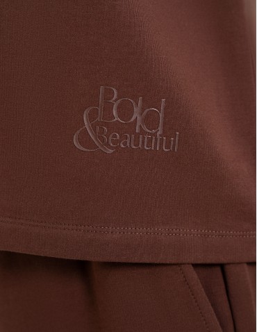 T-shirt damski o luźnym kroju z napisami - BRĄZOWY  - produkt 2