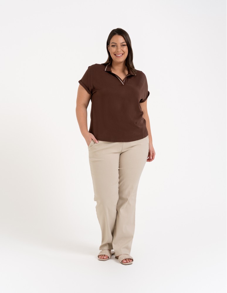 Bluzki z krótkim rękawem - Damska bluzka wiskozowa z dekoltem polo i krótkim rękawem BRĄZOWY - produkt moraj.pl 11