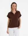 Damska bluzka wiskozowa z dekoltem polo i krótkim rękawem BRĄZOWY
