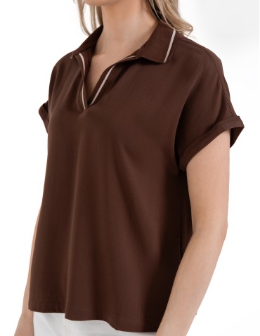 Damska bluzka wiskozowa z dekoltem polo i krótkim rękawem - BRĄZOWY  - produkt 2