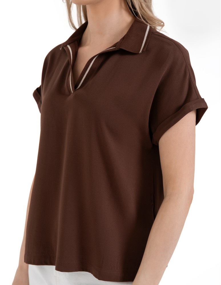 Bluzki z krótkim rękawem - Damska bluzka wiskozowa z dekoltem polo i krótkim rękawem BRĄZOWY - produkt moraj.pl 2