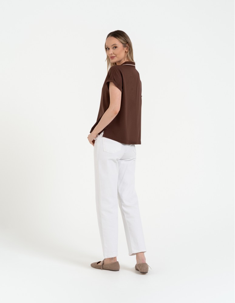 Bluzki z krótkim rękawem - Damska bluzka wiskozowa z dekoltem polo i krótkim rękawem BRĄZOWY - produkt moraj.pl 8