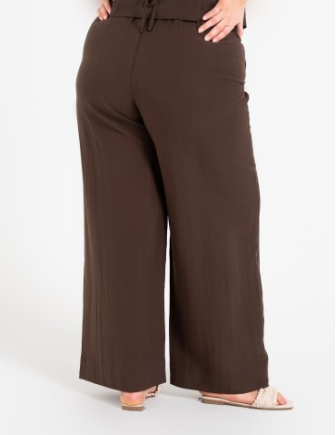 Spodnie materiałowe - Spodnie damskie z szeroką nogawką typu wide leg z lyocellu CIEMNY BRĄZ - produkt 9