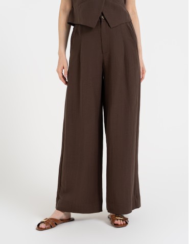 Spodnie materiałowe - Spodnie damskie z szeroką nogawką typu wide leg z lyocellu CIEMNY BRĄZ - produkt 3