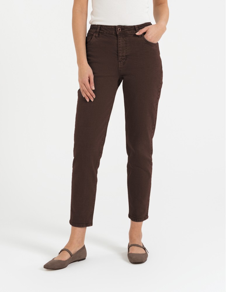 Spodnie damskie - Damskie spodnie jeansowe mom fit BRĄZOWY  - produkt moraj.pl 2