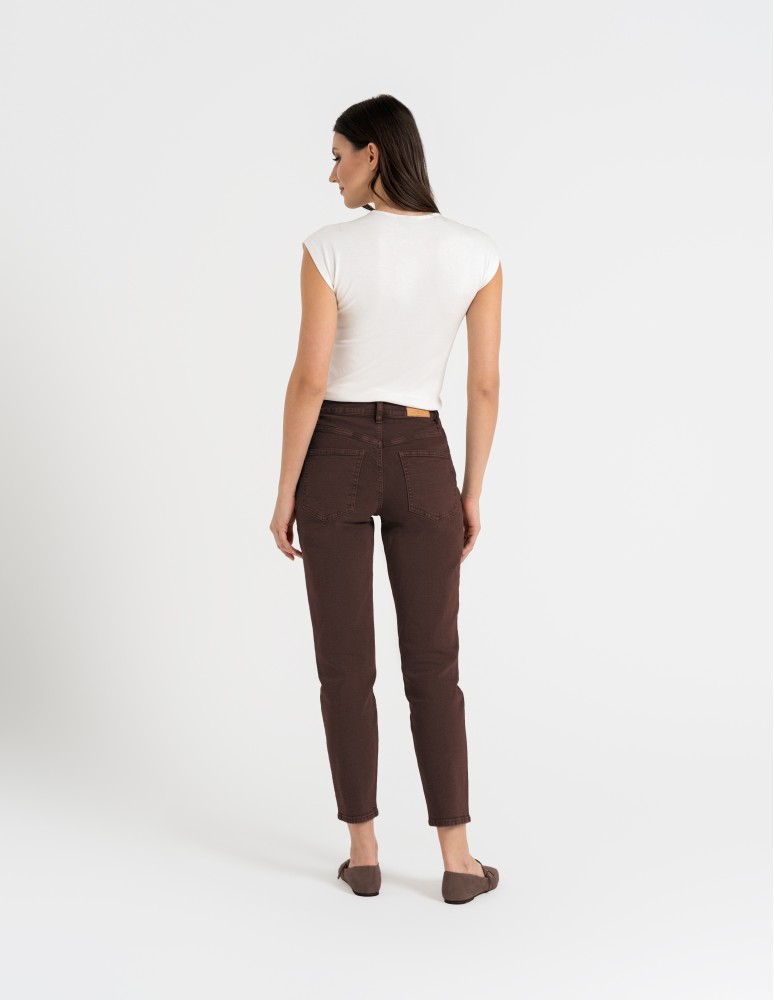 Spodnie damskie - Damskie spodnie jeansowe mom fit BRĄZOWY  - produkt moraj.pl 3