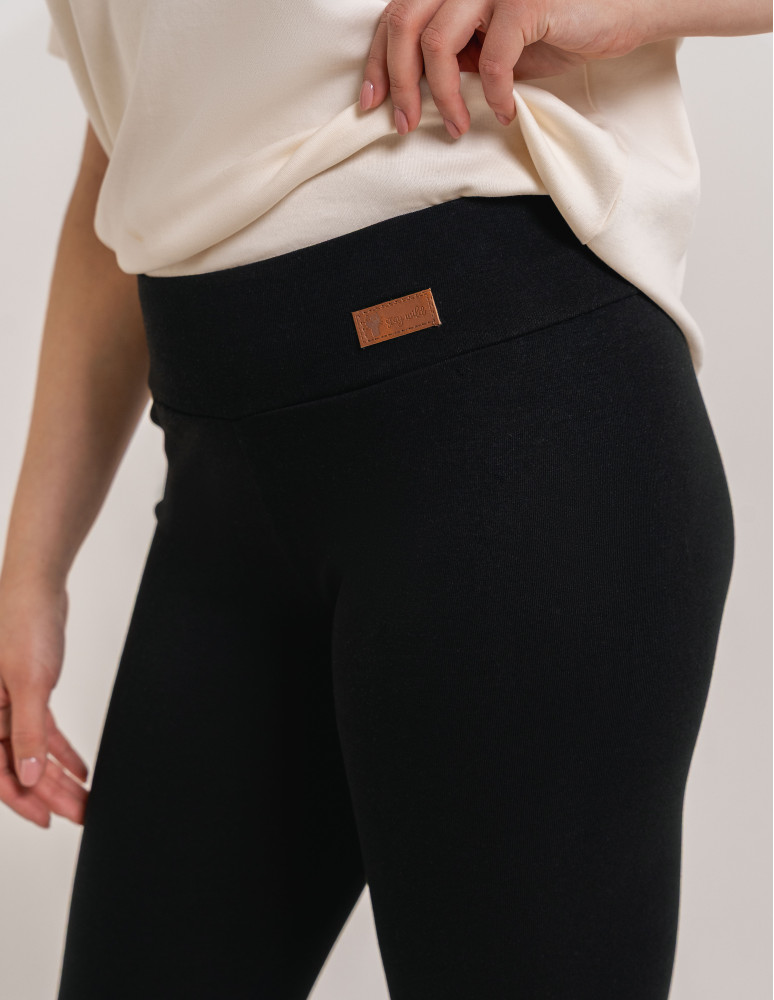 Legginsy damskie - Legginsy damskie z naszywką czarne CZARNY - produkt moraj.pl 2