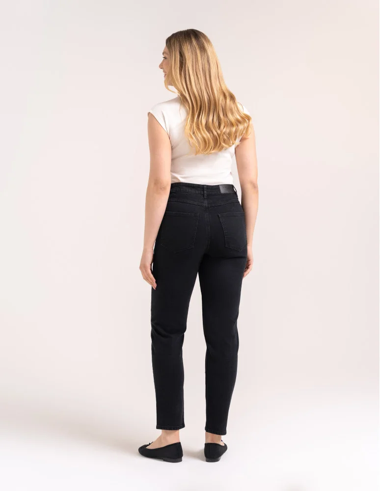 Jeansy - Damskie spodnie jeansowe mom fit CZARNY - produkt moraj.pl 3