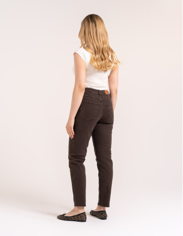 Spodnie damskie - Damskie spodnie jeansowe mom fit BRĄZOWY - produkt 4