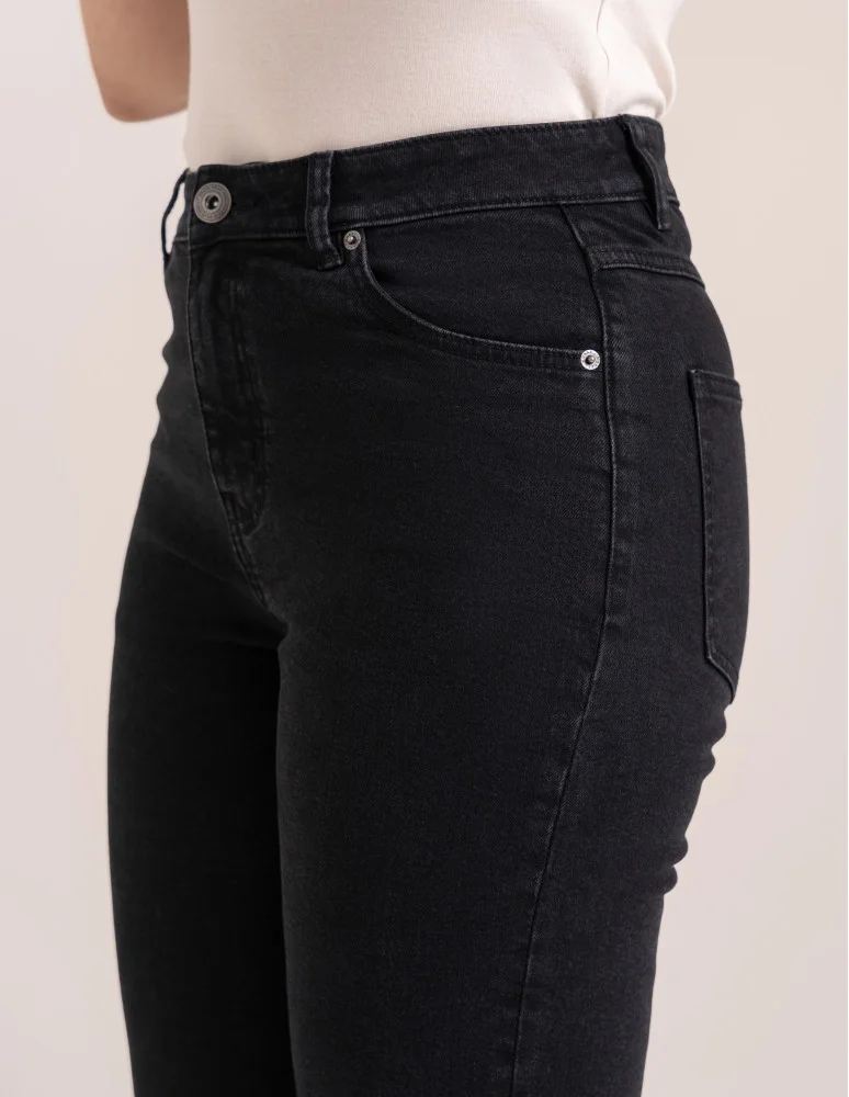 Jeansy - Damskie spodnie jeansowe mom fit CZARNY - produkt moraj.pl 5