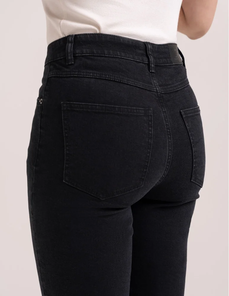 Jeansy - Damskie spodnie jeansowe mom fit CZARNY - produkt moraj.pl 6
