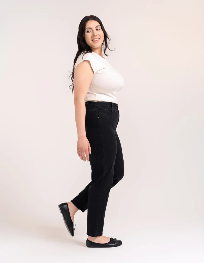 Jeansy - Damskie spodnie jeansowe mom fit CZARNY - produkt moraj.pl 10