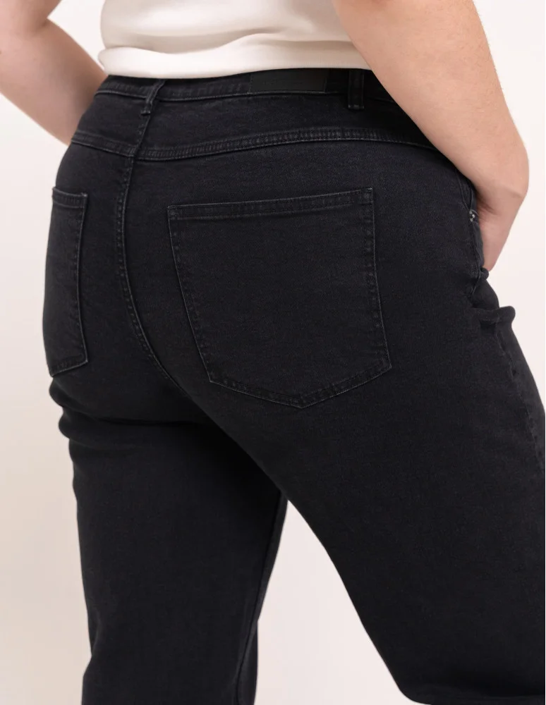 Jeansy - Damskie spodnie jeansowe mom fit CZARNY - produkt moraj.pl 11