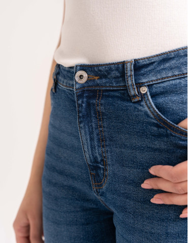 Spodnie damskie - Damskie spodnie jeansowe mom fit NIEBIESKI - produkt 18