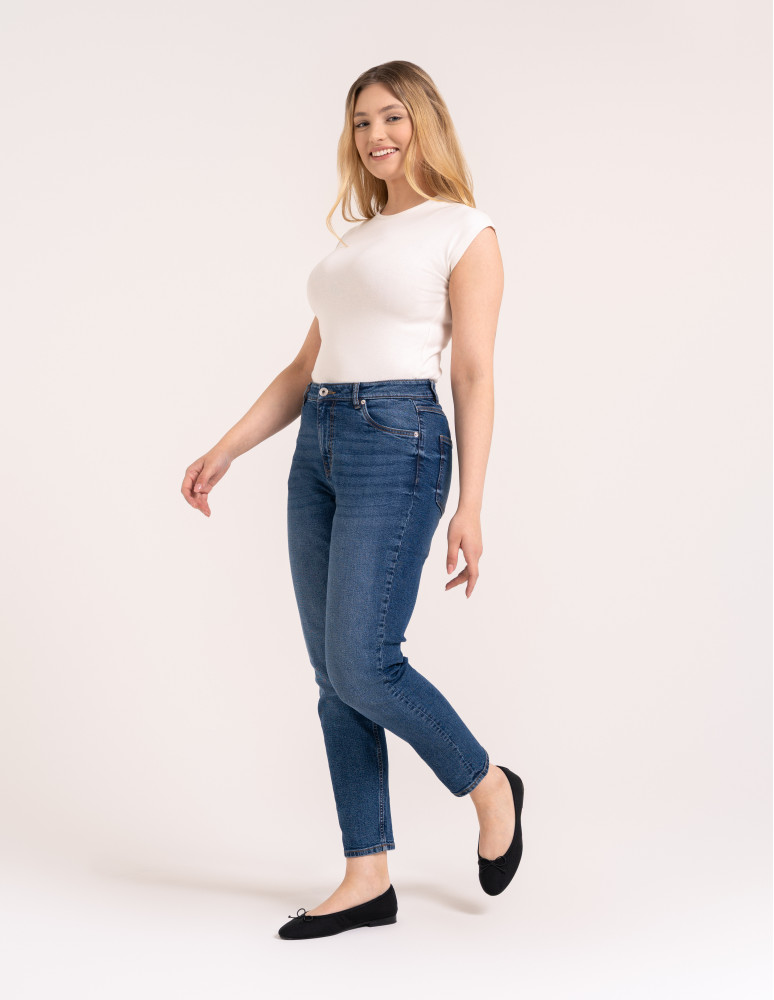 Spodnie damskie - Damskie spodnie jeansowe mom fit NIEBIESKI - produkt moraj.pl 19