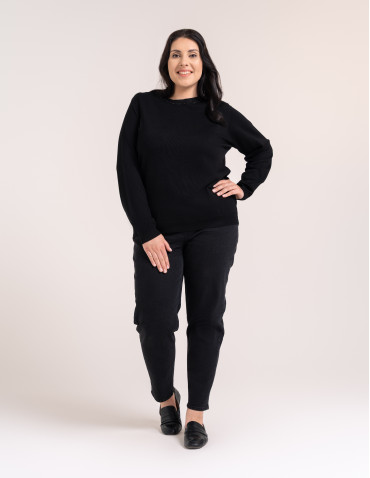Swetry - Wiskozowy sweter damski z cekinowym dekoltem CZARNY - produkt 11
