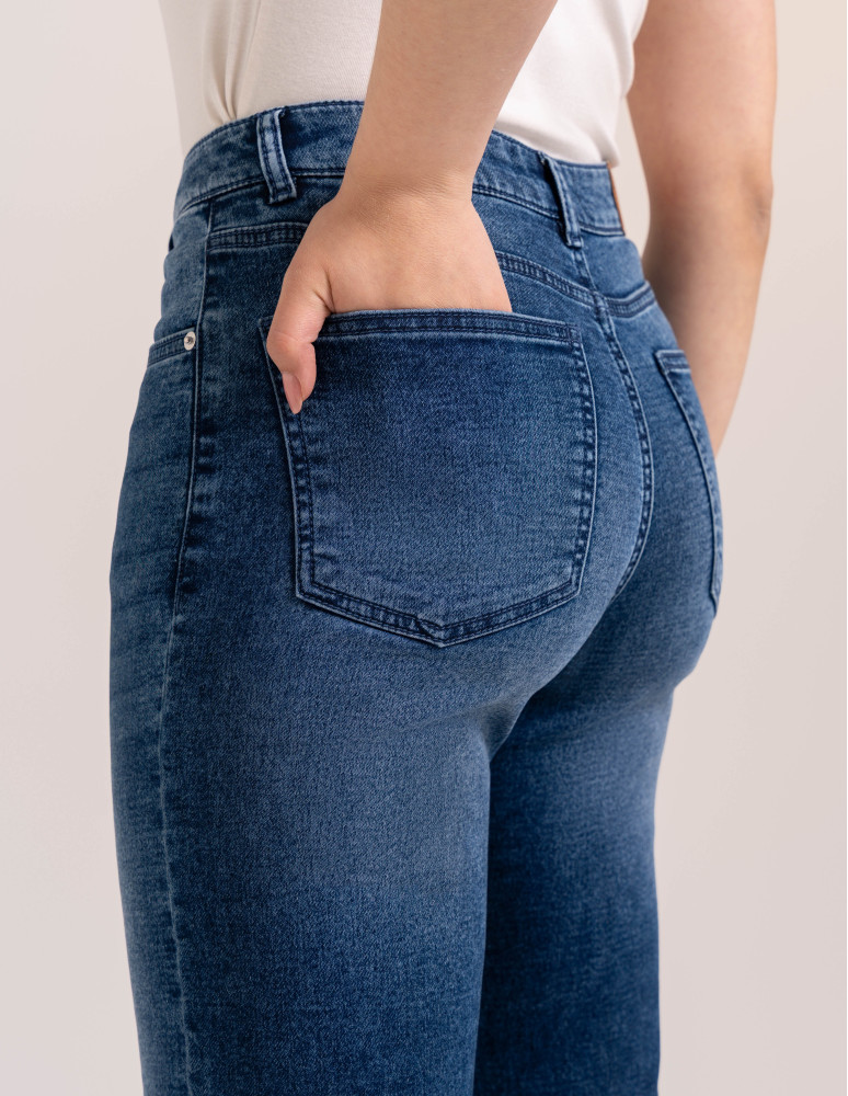 Jeansy - Jeansy damskie z miękkiego gładkiego denimu szeroki mankiet CIEMNY NIEBIESKI - produkt moraj.pl 2