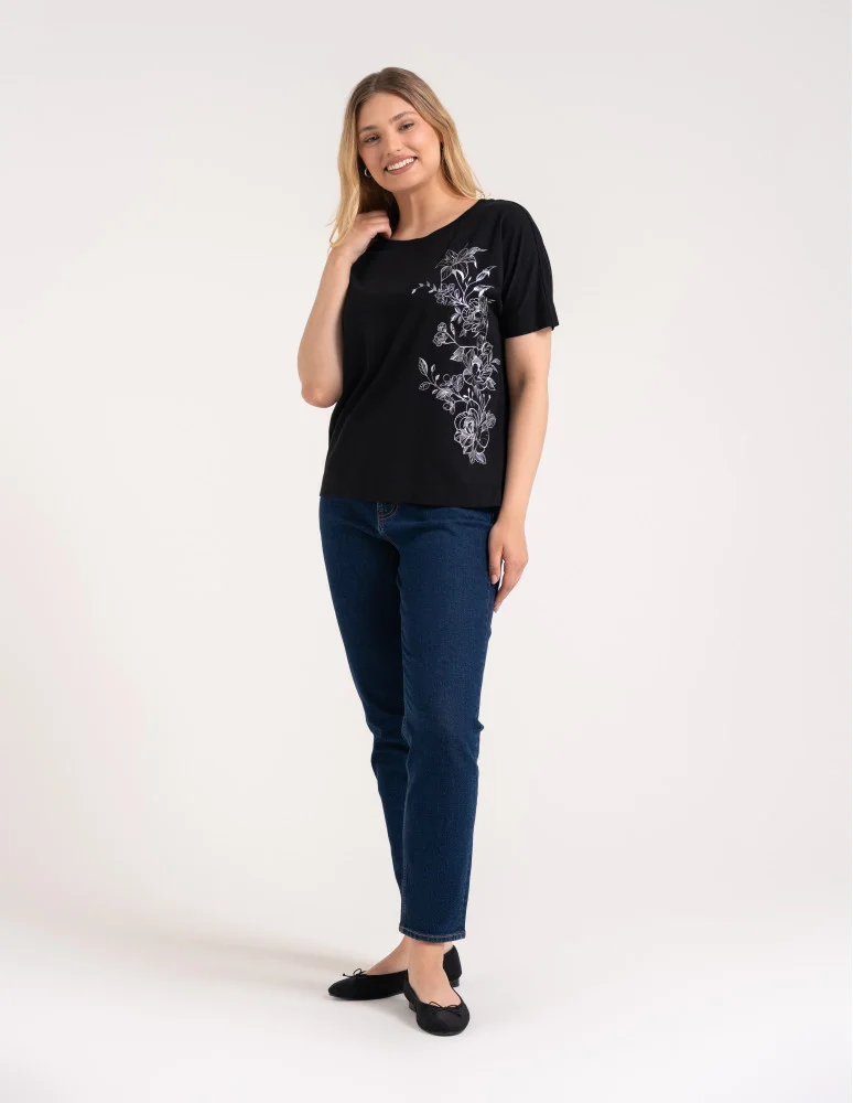 Bluzki z krótkim rękawem - Bluzka damska kimono bawełniana krój boxy z opadającym rękawem delikatny nadruk kwiatowy luźny t-shirt damski CZARNY  - produkt moraj.pl 3