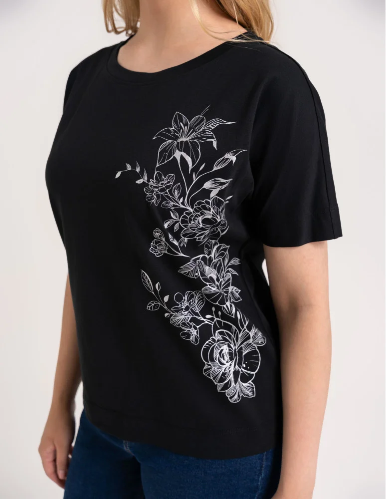 Bluzki z krótkim rękawem - Bluzka damska kimono bawełniana krój boxy z opadającym rękawem delikatny nadruk kwiatowy luźny t-shirt damski CZARNY  - produkt moraj.pl 2