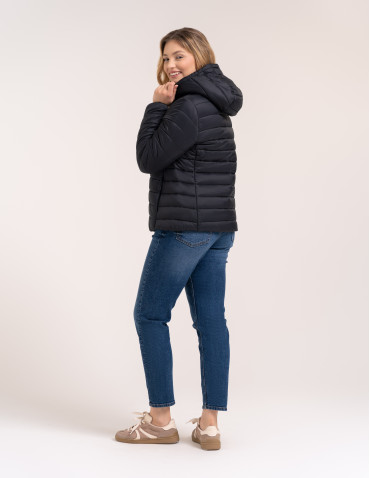 Kurtki damskie - Kurtka damska przejściowa pikowana Slim Fit z kapturem CZARNY - produkt 4