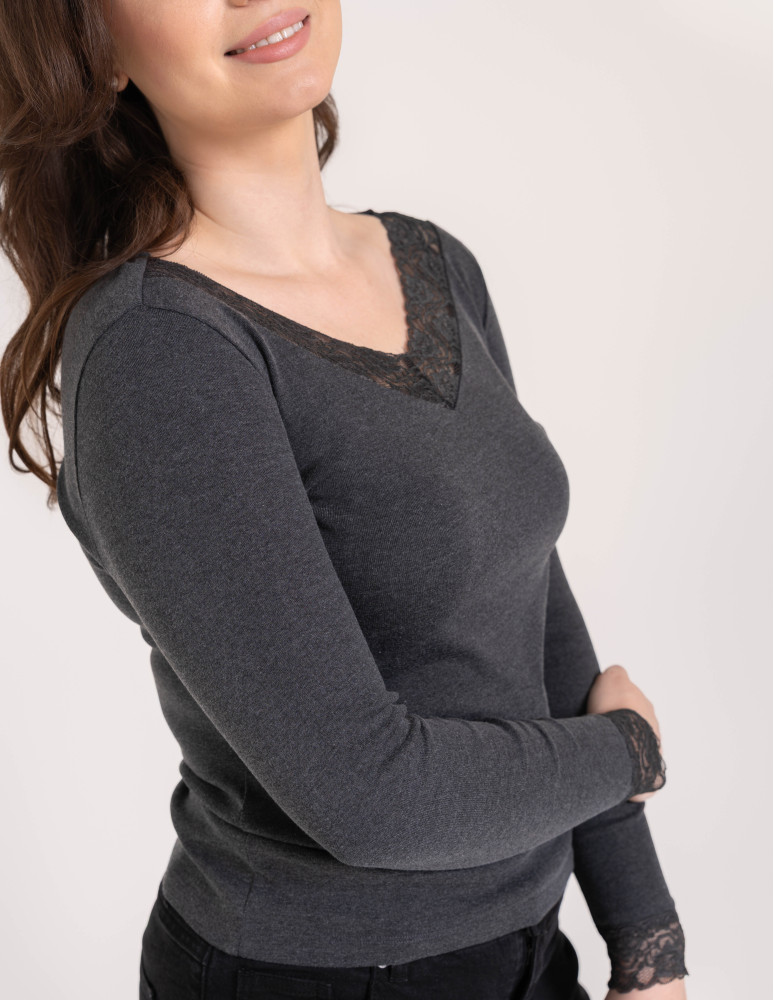 Bluzki i koszule - Bluzka damska longsleeve w prążek z koronkowym wykończeniem Szary - produkt moraj.pl 3