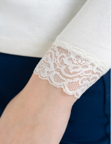 Bluzki i koszule - Bluzka damska longsleeve w prążek z koronkowym wykończeniem BIAŁY - produkt 9