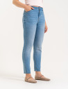 Damskie spodnie jeansowe mom fit JASNY NIEBIESKI 