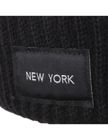 Czapki - Czarna czapka damska typu beanie z naszywką NEW YORK CZARNY - produkt 4