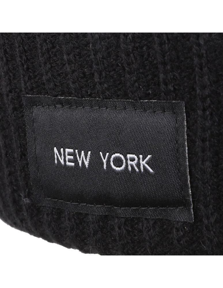 Czapki - Czarna czapka damska typu beanie z naszywką NEW YORK CZARNY - produkt moraj.pl 4