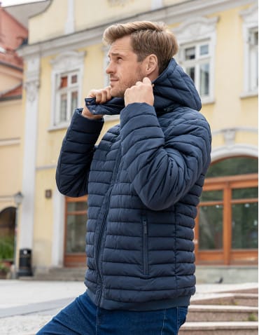 Kurtki i kamizelki - Męska kurtka pikowana z odpinanym kapturem GRANATOWY - produkt 2