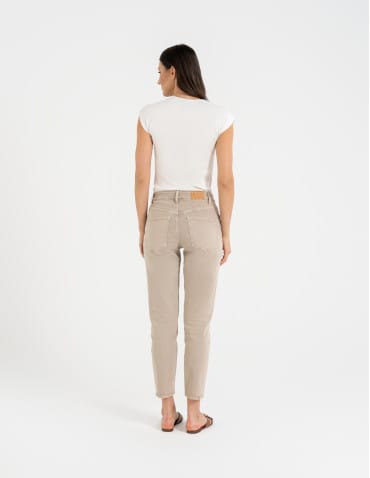 Jeansy - Damskie spodnie jeansowe mom fit JASNY BEŻOWY - produkt 4