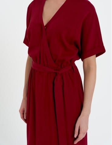 Sukienki midi - Sukienka damska wiskozowa midi z kr&oacute;tkim rękawem typu kimono CZERWONY - produkt 3